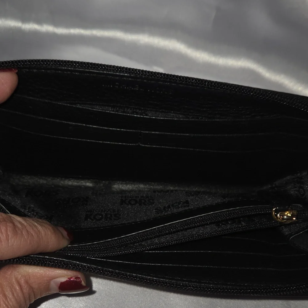 Michael Kors Saratoga Continental Wallet EUC - Picture 9 of 10